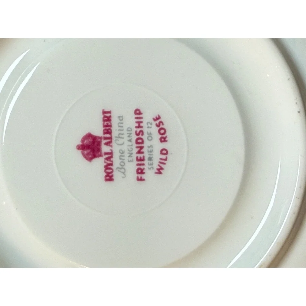 Royal Albert Friendship Series Wild Rose‎ Saucer Bone China Floral Gold Trim
